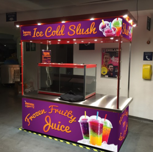 Stand jualan minuman dengan desain futuristik